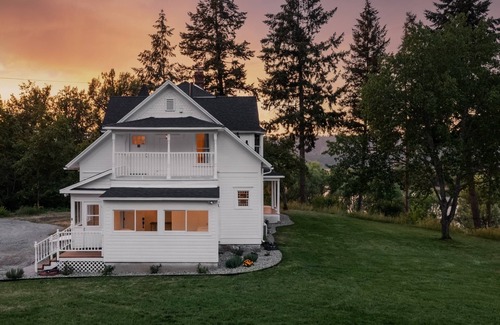 Bonners Ferry House | Discover Bonners Ferry charm, steps away from Casino at Best Western