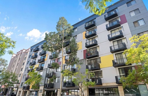 East Perth Apartment | Discover Comfort & Style In East Perth Sleeps 4 2 Bedroom Apts by WorldWide Welcome