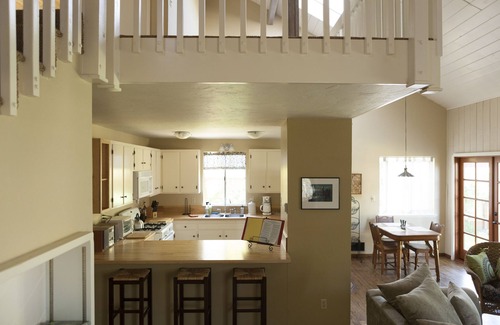 Los Olivos House | Discover Los Olivos charm, just steps to great restaurants and wine tasting.