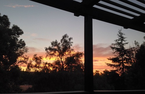 Los Olivos House | Discover Los Olivos charm, just steps to great restaurants and wine tasting.