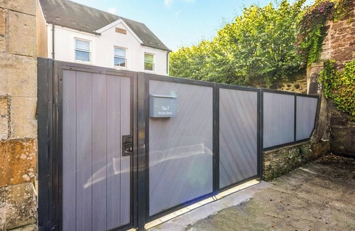 Callander Cottage | Discover luxury in Callander’s heart with this three-bedroom villa.