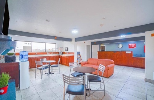 Kingsville Hotel | Discover Pet Friendly Room With Free Parking Near King Ranch Museum