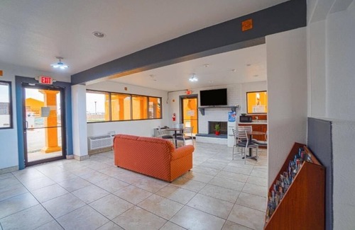 Kingsville Hotel | Discover Pet Friendly Room With Free Parking Near King Ranch Museum
