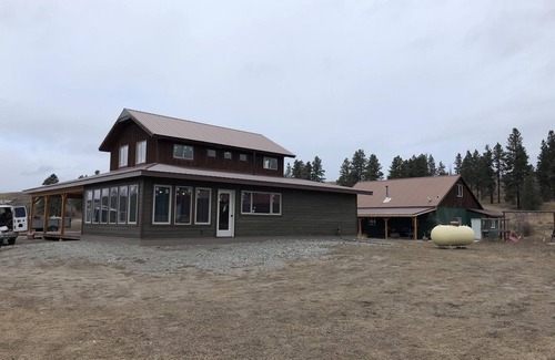 Lincoln County Cabin | Discover this Gorgeous Cottage Situated Along the Tobacco River!