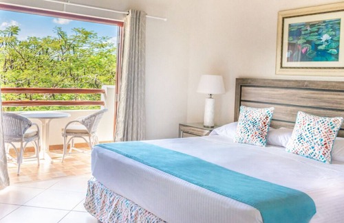Maynards House | Discover West Coast of Barbados! 3 Relaxing Units Near Cove Bay! Parking!