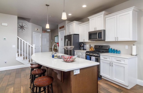 Hurricane House | Discover Zion Mountain nearby, 3-bedroom townhome-Private Hot Tub