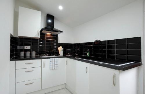 Horwich House | Dixon House, Sleeps 6, Free Parking, Long or Short Stays - by NMB Property