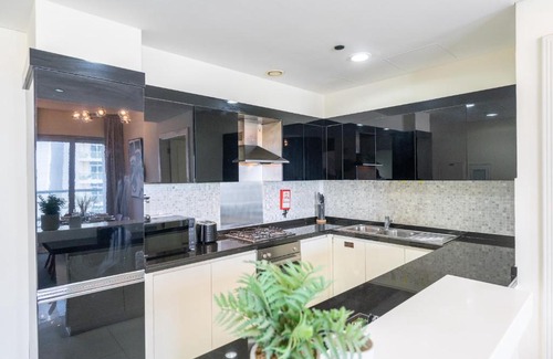Downtown Dubai House | Dlx 21st Flr 3BR Pool Gym Near Mall by Belvilla