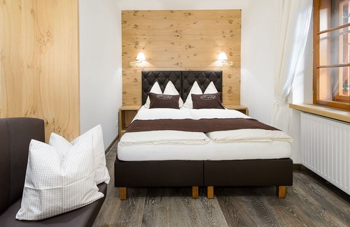 Hoetting Apartment | Do you know wild oak? This oak species is the main actor in this apartment ...