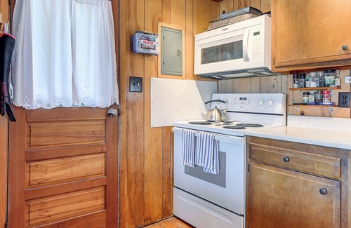 Town of Jerusalem Cottage | Dock & Rowboat: 'beechnut Bungalow' on Keuka Lake