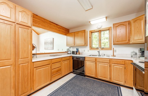 North Glade Hills House | Dockside Dog Friendly Retreat w/Views & Arcade Fun