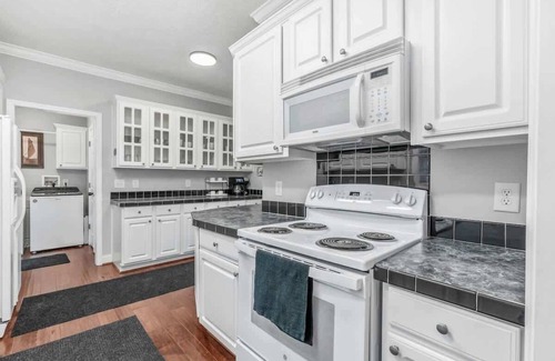 Six Mile House | DockTales - Panoramic Views & Private Dock