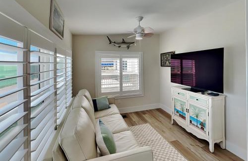 Fort Myers Beach House | Docs Cottage