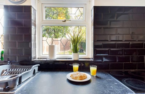 Wigan House | Dodhurst House by Our Home Short Stays