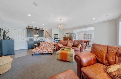 Goodview House | Dog & family friendly, SML VA, quiet cove, kayaks, swimming pool