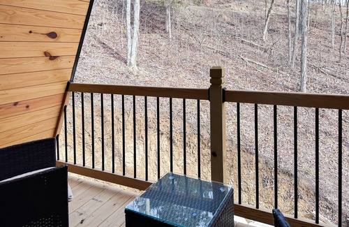 Newport Cabin | Dog-friendly A-frame cabin with loft, balcony, full kitchen, & washer/dryer
