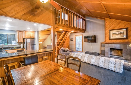 Shaver Lake Condo | Dog-friendly condo w/an updated kitchen, furnished deck, shared pool, & hot tub