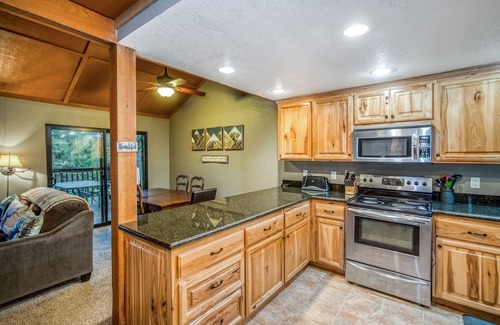 Shaver Lake Condo | Dog-friendly condo w/an updated kitchen, furnished deck, shared pool, & hot tub