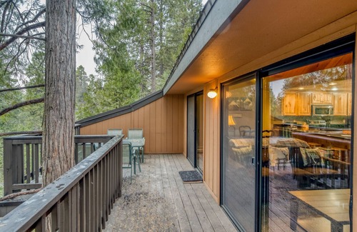 Shaver Lake Condo | Dog-friendly condo w/an updated kitchen, furnished deck, shared pool, & hot tub
