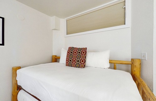 West End Cabin | Dog-friendly gem on Main Street - pool & hot tub - walk to lifts, ground-floor