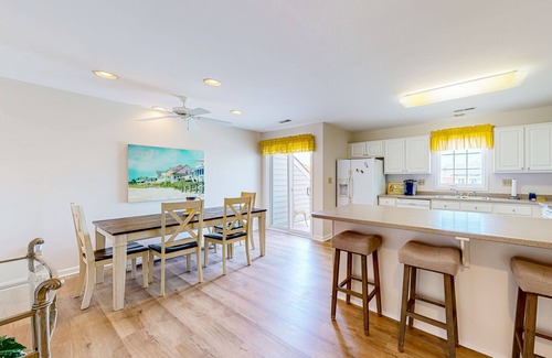 Bethany Beach Condo | Dog-friendly home with water-view balconies, on-site pool, washer/dryer, AC