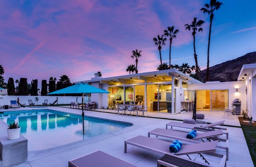 Vista Las Palmas House | Dog Friendly Iconic Krisel home w/fantastic pool, spa, firepit & mountain views