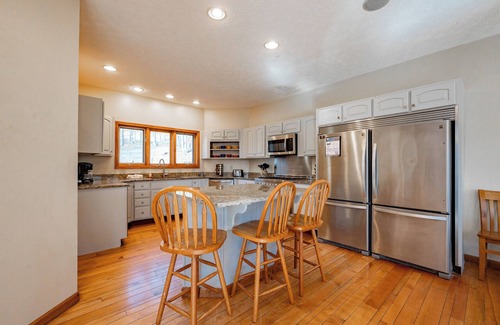 McHenry House | Dog Friendly Luxury Escape w/Hot Tub & Views