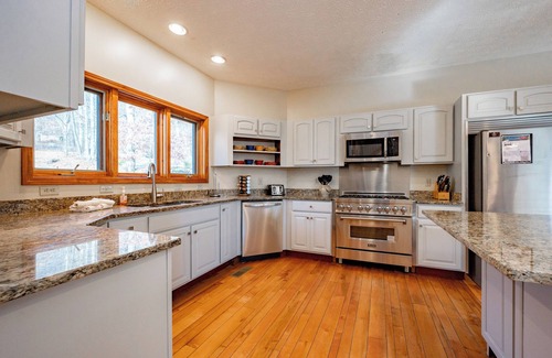 McHenry House | Dog Friendly Luxury Escape w/Hot Tub & Views