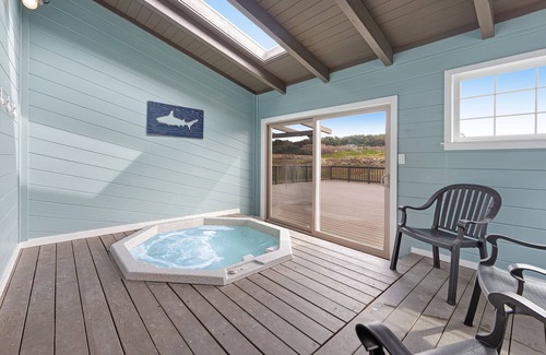 Fort Bragg House | Dog-friendly oceanfront home w/beach access, private hot tub & firepit