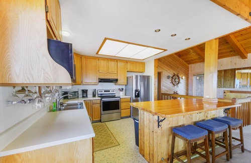 Fort Bragg House | Dog-friendly, oceanfront home with private hot tub - next to the State Park