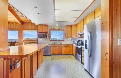Fort Bragg House | Dog-friendly, oceanfront home with private hot tub - next to the State Park