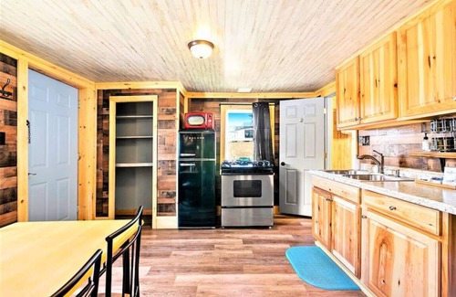 Leadville Cabin | Dog Friendly Private Cabin w Hot Tub Leadville-A