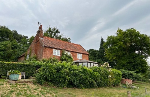 Martlesham Heath Cottage | Dog-friendly, Secluded, Spacious Cottage with Large Garden. Sleeps 6