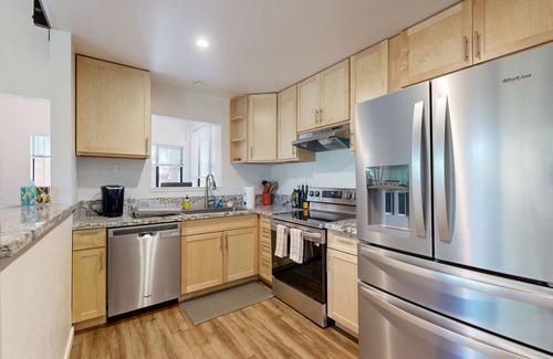 Truckee Condo | Dog-friendly snowbird escape with pool, hot tub & sauna access, & woodstove