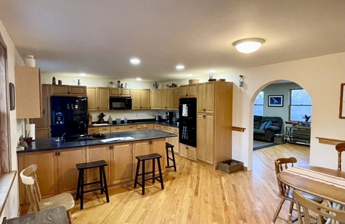 Vinalhaven House | Dog friendly, Spacious home, Steps from the Quarry and close to everything