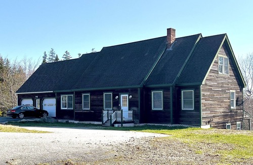 Vinalhaven House | Dog friendly, Spacious home, Steps from the Quarry and close to everything