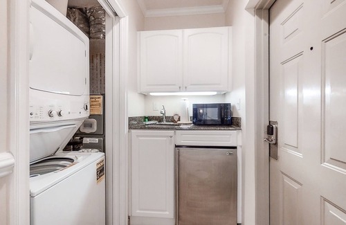 Fernandina Beach Apartment | Dog-Friendly Tennis Villa Suite in Amelia Island w/Shared Pool, Free WiFi