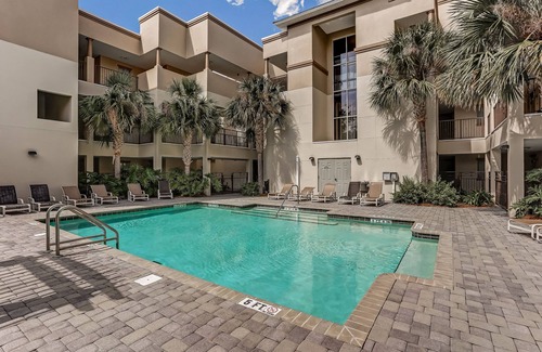 Fernandina Beach Apartment | Dog-Friendly Tennis Villa Suite in Amelia Island w/Shared Pool, Free WiFi
