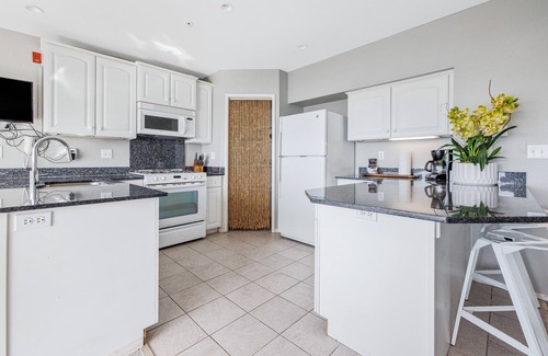 Cayucos House | Dog-friendly townhome with ocean/pier views & furnished deck - walk to beach