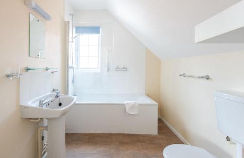 Thorpeness House | Dolphin Apartment, Thorpeness - Only a short stroll from the Beach, Thorpeness Lake, Country Club and Golf Club