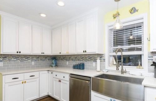 City-by-the Sea House | Dolphin Paradise | Pet Friendly + Water Views