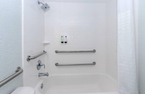 Clearwater Beach Hotel | Dolphin Sands Clearwater Beach, an Ascend Collection Hotel