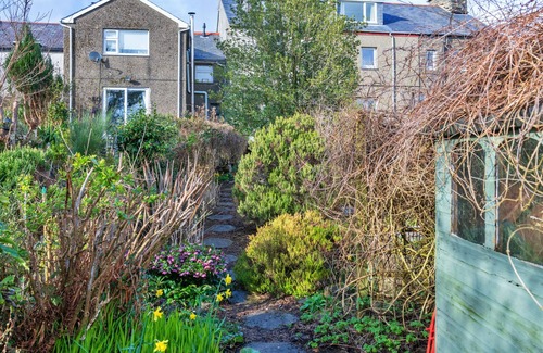 Ffestiniog Cottage | Dolwar Cottage