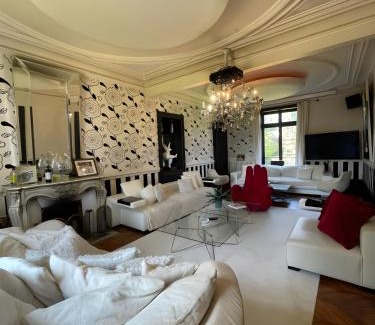 Saint-Pavace House | Domaine de la Belvaudière - 22 Pers - Piscine - Luxe -Rêve au Mans