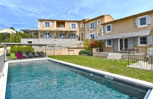 Saint-Saturnin-les-Apt Villa | Domaine de 16 Personnes