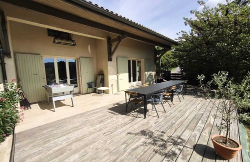 Anneyron House | Domaine "Les Sources". Family memories in a green setting