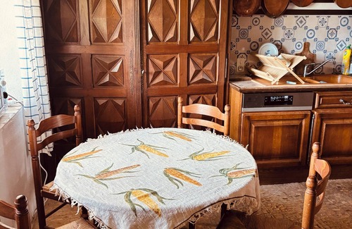 Veyrines-de-Domme House | Domaine Terre de Blade, view of Josephine Baker's legacy