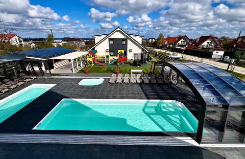 Wladyslawowo Apartment | Domki Kotwica PARK Władysławowo - Trzy Baseny z Podgrzewaną Wodą pod Kopułą