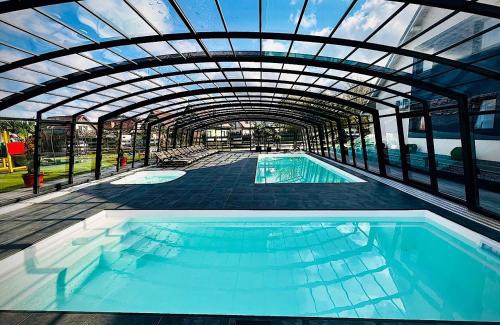 Wladyslawowo Apartment | Domki Kotwica PARK Władysławowo - Trzy Baseny z Podgrzewaną Wodą pod Kopułą