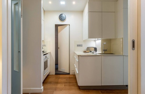 el Fort Pienc Apartment | Don't hesitate, this apartment is ideal for enjoying Barcelona with your family or colleagues. You'll find everything you need for a comfortable stay.This 90m2 apartment is extraordinarily well located, near metro and tram Monumental. You will stay in on